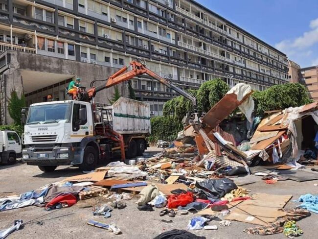 Catania, sgombero delle tendopoli in piazza della Repubblica – TESTIMONIANZE