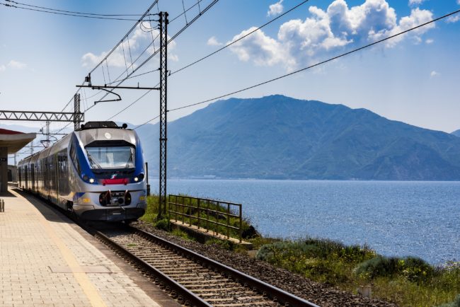 Biglietti non pagati e pecore sui binari, scatta operazione “Stazioni sicure” in Sicilia