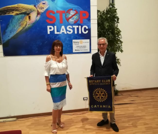 Rotary Club Catania, “Plastic Free Waters” al Dirigente Scolastico dell’Istituto “C. Gemmellaro”