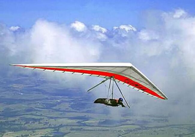 Incidente aereo col deltaplano, fatale lo schianto a terra: la vittima è il pilota 54enne Luigi Leuci