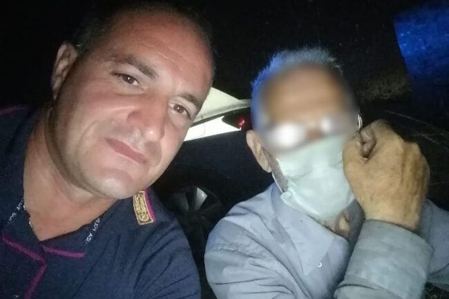 Anziano disperso trovato in stato confusionale: salvato dagli agenti Salvatore e Mauro
