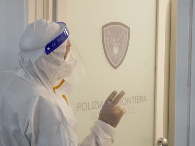 Da Catania a Napoli con una cartuccia inesplosa: denunciato 25enne