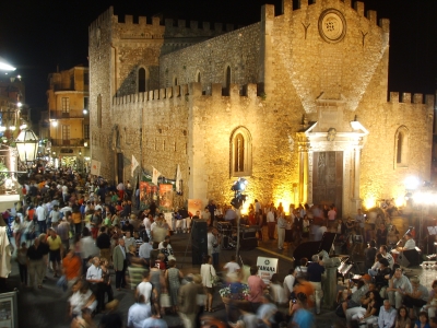 Centro storico di Taormina vista sul Duomo