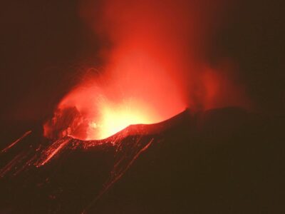 Attività stromboliana sull'Etna nella notte di San Lorenzo