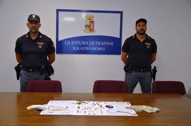 Rubano chiavi di casa da auto in sosta e depredano abitazioni: 2 pregiudicati in manette dopo pericoloso inseguimento