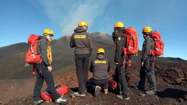 Turista francese cade sull’Etna, salvata dal soccorso alpino