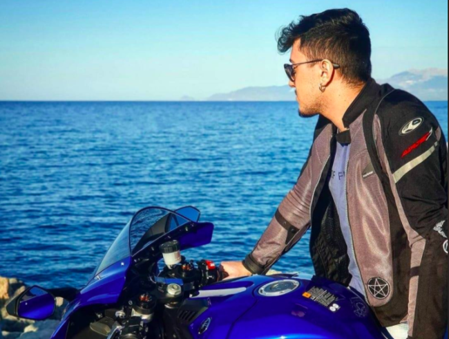 Tragedia in moto, di ritorno da gita domenicale si schianta sull’asfalto: morto il 21enne Francesco Bologna