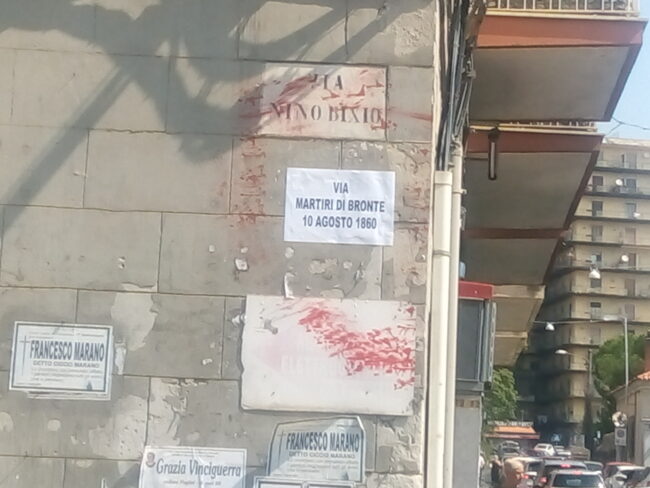 Catania, vandali imbrattano le targhe di via Nino Bixio a 160 anni dal Massacro di Bronte – FOTO