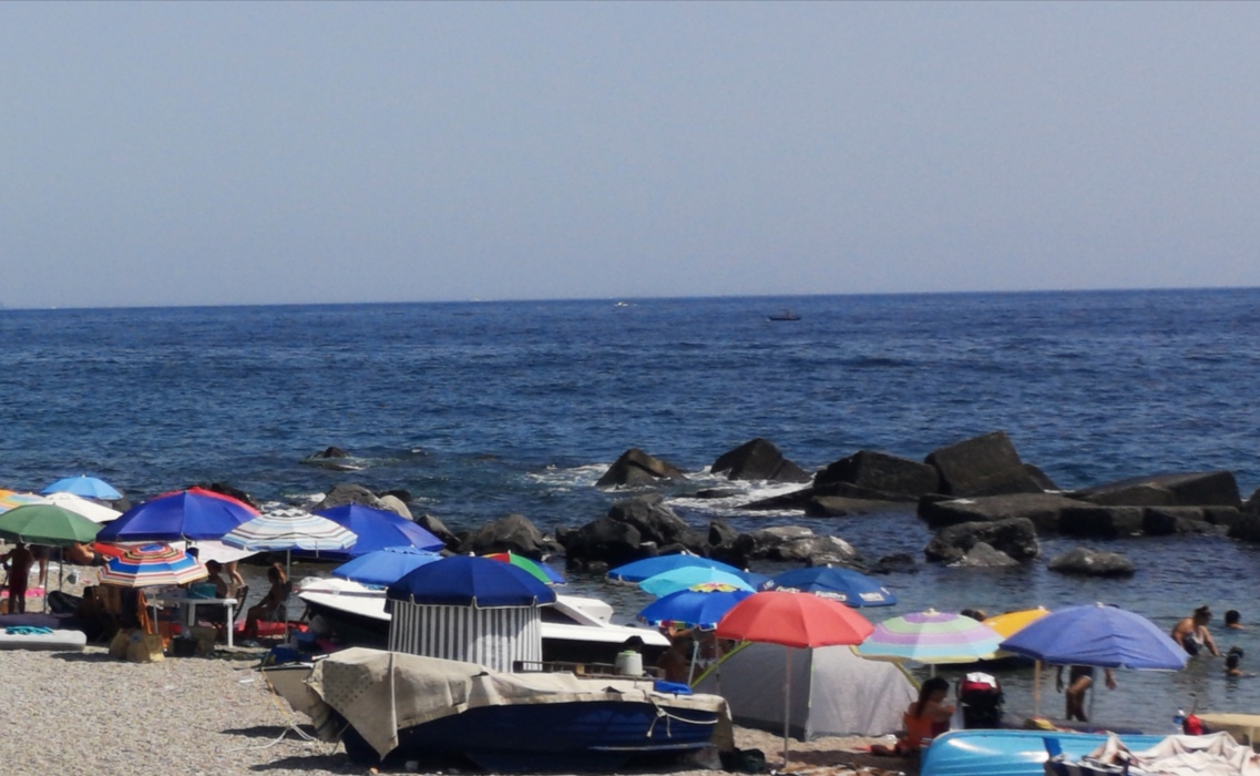 Mascali, evitato assalto notturno per la vigilia di Ferragosto… al mattino invasione di tende e gazebi