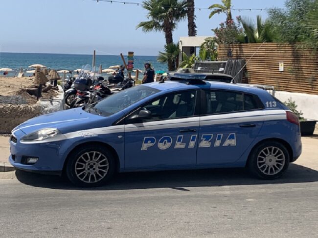 Assembramento senza mascherine per concerto non autorizzato e attività oltre i limiti orari: chiuso locale