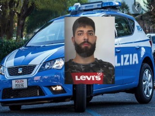 Pistola, marijuana e denaro nel sottotetto di casa: arrestato spacciatore di San Cristoforo