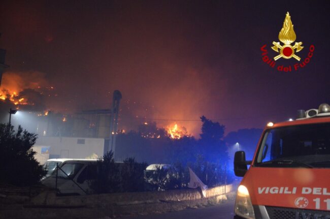 Incendi dolosi, interventi ancora in corso: la Regione chiede lo stato di calamità