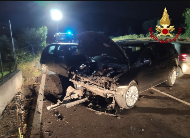 Impatto con feriti tra due auto e una moto sulla SS 113: ambulanze e vigili del fuoco sul posto