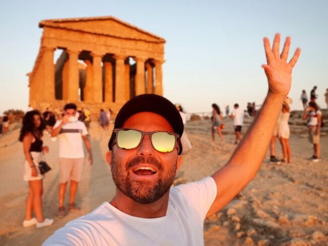 Luca Abete fa tappa in Sicilia, tra granite e brioche col “tuppo” e bellezze architettoniche