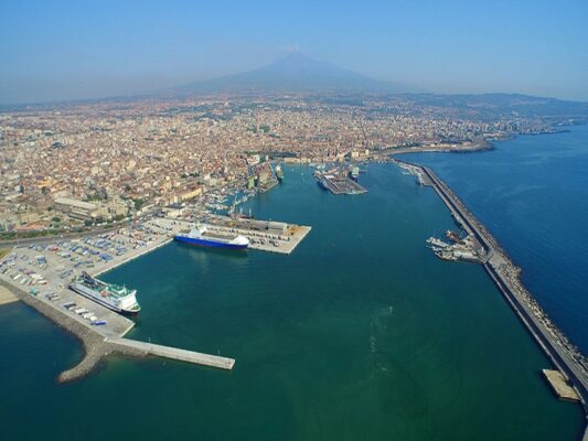 Furto in un cantiere nautico del porto di Catania
