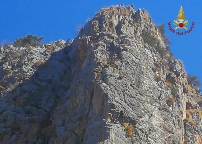 Disavventura per due scalatori. Corde si incagliano tra le rocce: bloccati a 400 metri d’altezza