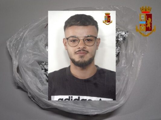 Spaccio di droga nel Catanese, in manette pregiudicato di 19 anni: coinvolto anche un minorenne