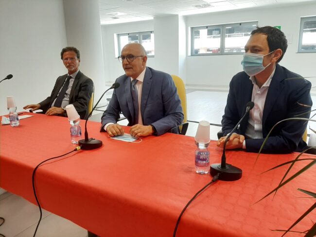 Ospedale San Marco, cerimonia di saluto al direttore generale Bonaccorsi : “Non lascio il cuore qui, ma ne porto un pezzo con me”
