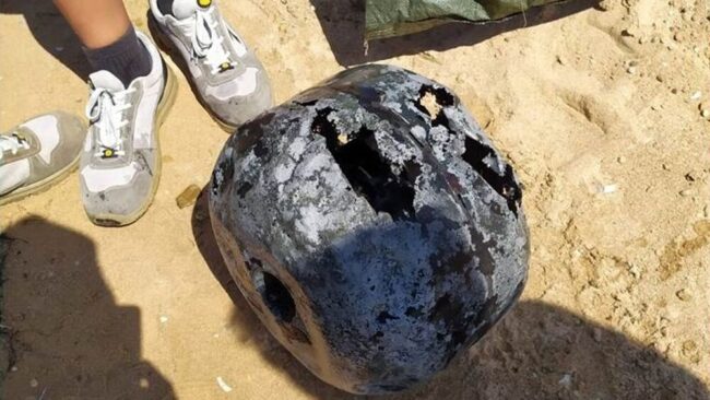Ordigno bellico in spiaggia crea agitazione tra i bagnanti: pericolo scampato, allarme rientrato