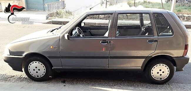 Ruba lo stesso modello della sua vecchia auto e scambia le targhe, denunciato pregiudicato nel Catanese