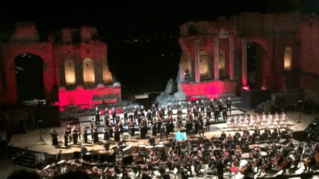 Taormina, una serata di grande musica da ricordare: i Carmina Burana affascinano i presenti