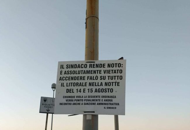 Ferragosto, divieti nelle spiagge libere di Castellammare del Golfo: no ai falò e obbligo di mascherina