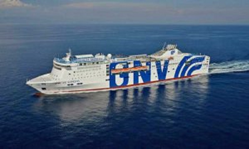 Emergenza migranti, continua la conta dei positivi: altri 12 casi sulla nave quarantena Gnv Azzurra