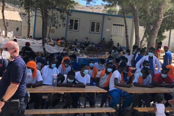 Lampedusa, nuovo sbarco nella notte: hotspot ancora sovraffollato