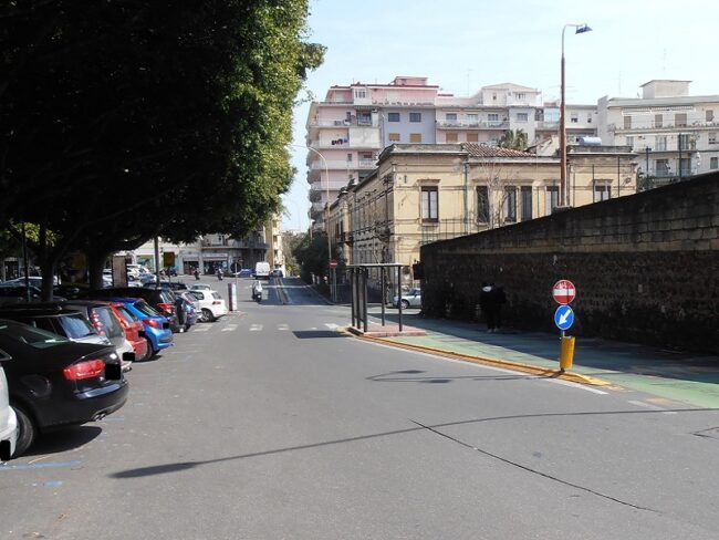 Problemi negli spazi pedonali della zona di piazza Lanza. Ferrara: “Recuperare piani per realizzare parcheggio sotterraneo”