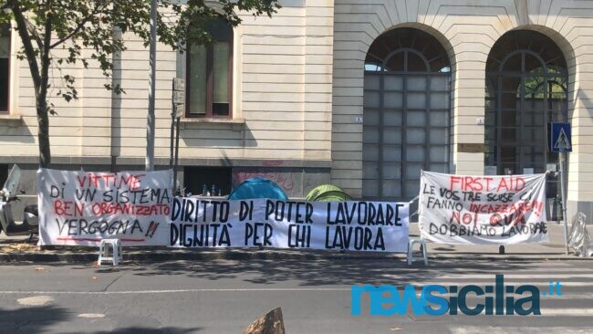 In silenzio e in attesa: solo chiacchiere ma zero fatti. Continua la protesta degli ex autisti soccorritori della One Emergenza