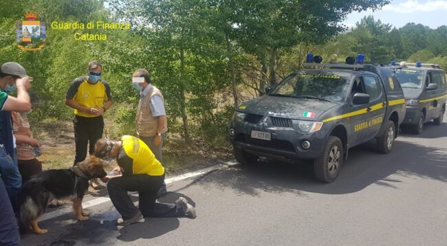 Paura sull’Etna, affetto da disturbo del neurosviluppo si allontana dal padre e si perde: salvato dalle Fiamme Gialle