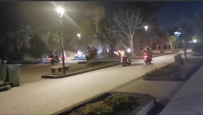Uno dei salotti buoni di Catania trasformato in un circuito per scooter. Cardello: “Assenza di controlli in piazza Europa”