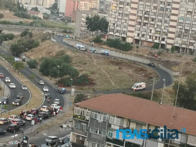 Sparatoria a Catania, “inferno” a San Giorgio: 3 scooter e una moto a terra, ci sarebbero morti