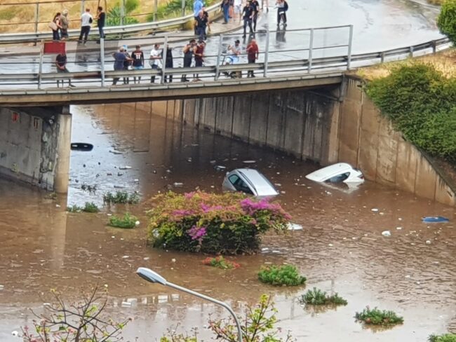 Alluvione a Palermo, salvò persone rimaste bloccate in auto: premiato poliziotto