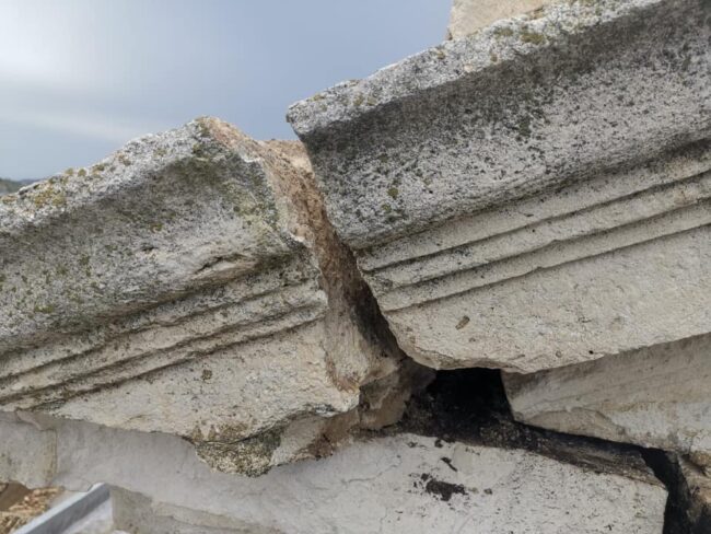 Maltempo in Sicilia: piogge temporalesche causano il crollo della cornice di una chiesa – FOTO e VIDEO