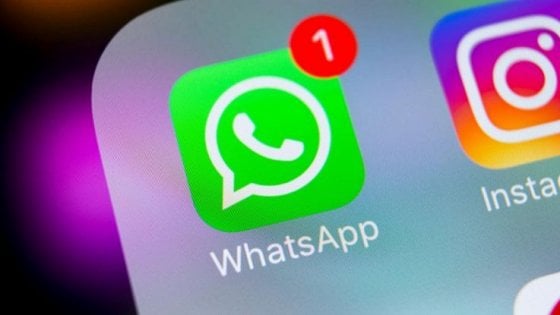 Inviare contenuto hot a minorenne su WhatsApp è violenza sessuale: la decisione della Cassazione