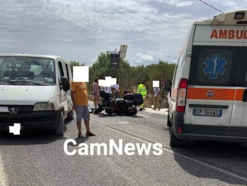 Paura sulla Noto-Pachino, violento scontro tra moto e furgone: ambulanza sul posto