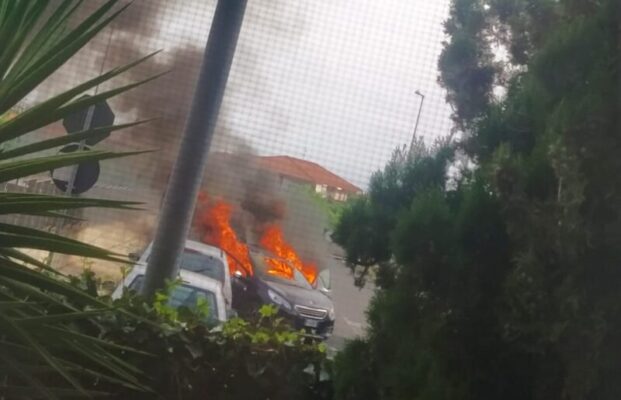 Misterbianco, auto divorata dalle fiamme a Belsito: accertamenti in corso – FOTO