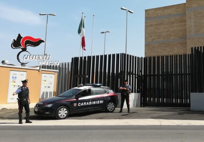 Camerieri senza mascherina servivano ai tavoli di un noto pub, sanzioni e sospensione dell’attivià