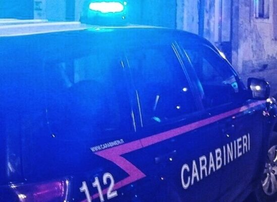 Rifiuta di sottoporsi all’alcol test e minaccia di morte i carabinieri: arrestato 24enne