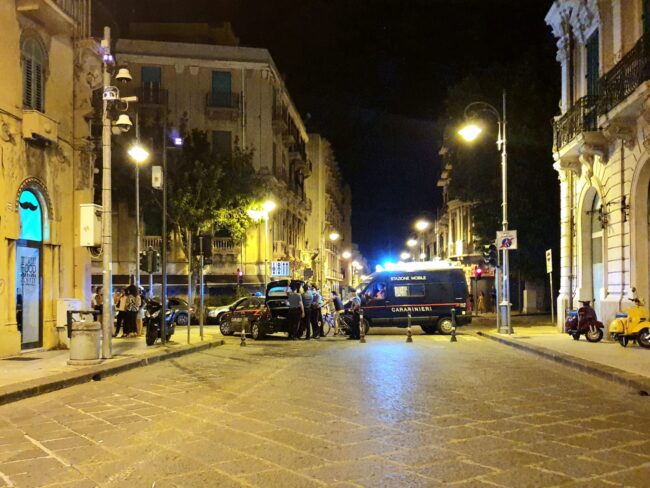 Posti di blocco e controlli, controlli in ogni angolo della movida: 13 denunce dei carabinieri
