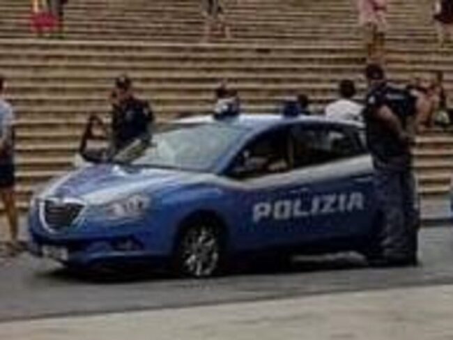 Ruba in una casa e colpisce il proprietario allo zigomo con un oggetto: denunciato minore