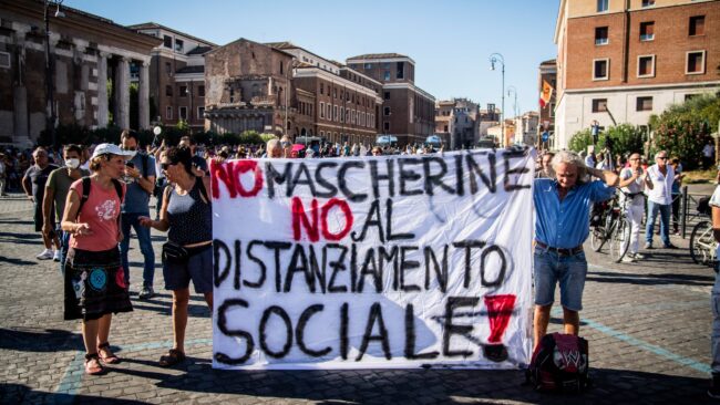 “Non ce lo vogliono dire”: personalità del complottista e come difendersi