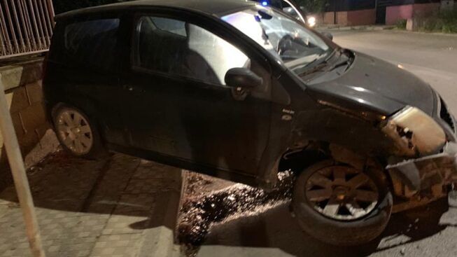Perde il controllo della sua Citroën e si schianta contro un muro: ferito conducente