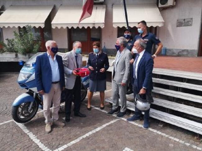 Catania, presidi salvavita donati alla Polizia di Stato: cerimonia nella sede della Polstrada