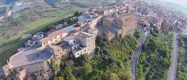 Troppi contagi in città, sindaco cerca di arginare focolaio: negozi, bar e locali chiusi alle 18 – I DETTAGLI