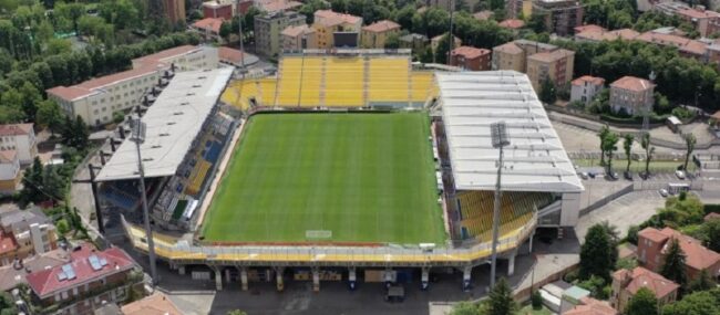 Calcio, ecco la prima squadra che tornerà a ospitare i tifosi: mille posti e regole ferree