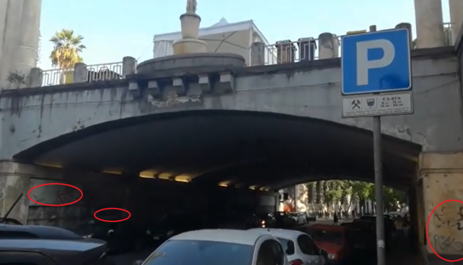 Incuria, degrado e inciviltà, il tunnel sottostante la Villa Bellini fa discutere: “Ecco come valorizzarlo” – VIDEO