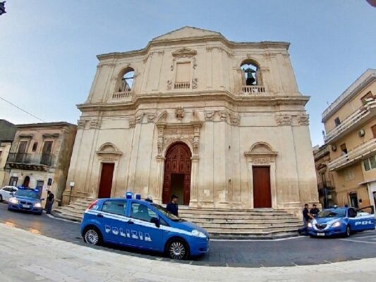 Polizia passa a setaccio le zone della movida e quelle balneari di Noto: 14mila euro di sanzioni