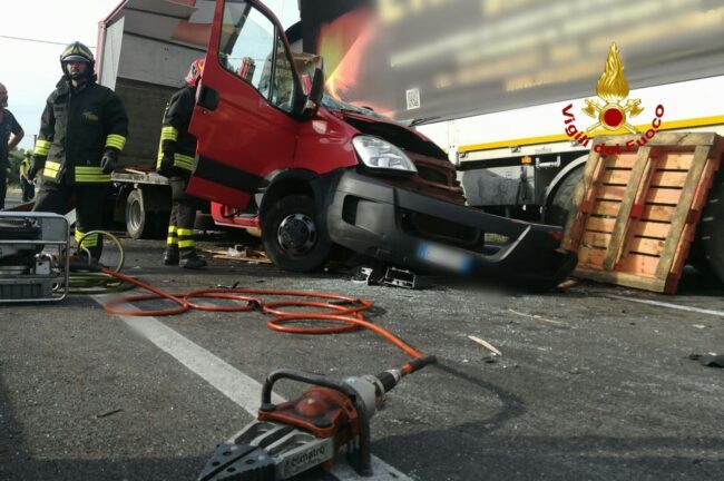 Incidente mortale nel Catanese, una disperata corsa contro il tempo: gli ultimi attimi del 35enne – FOTO